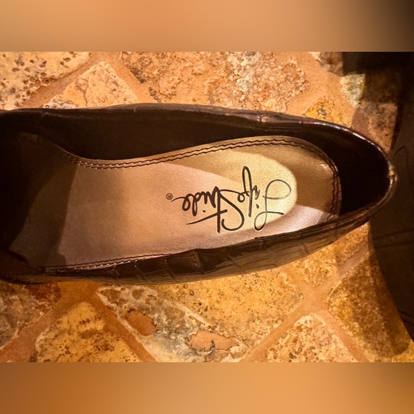 LifeStride Brown Crocodile Print Low heel - Picture 5 of 16